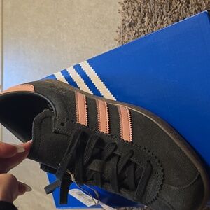 Adidas Stadt W Carbon Sneakers 7 NWT